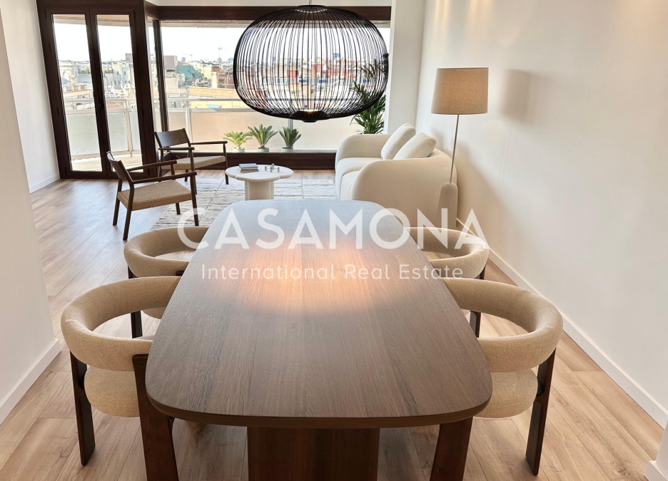 SOLD Luxurious apartment with panoramic views of the Sagrada Familia skyline.