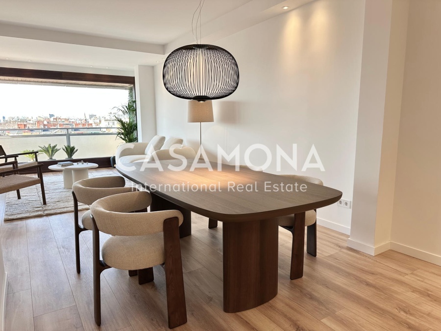 SOLD Luxurious apartment with panoramic views of the Sagrada Familia skyline.