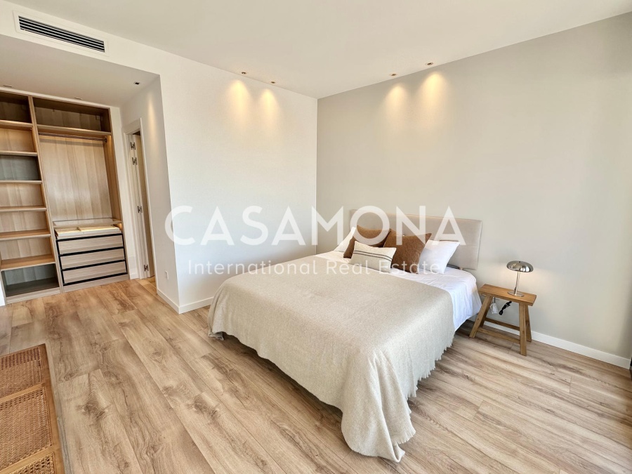 SOLD Luxurious apartment with panoramic views of the Sagrada Familia skyline.