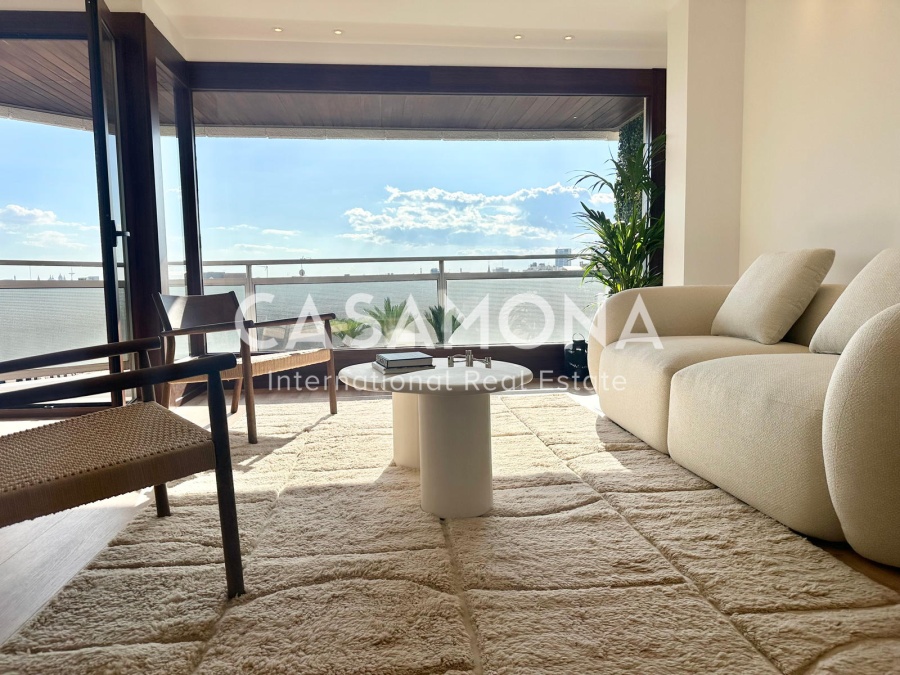 SOLD Luxurious apartment with panoramic views of the Sagrada Familia skyline.