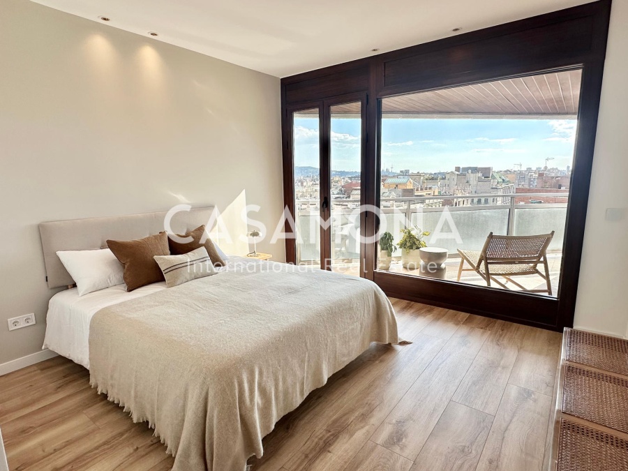 SOLD Luxurious apartment with panoramic views of the Sagrada Familia skyline.