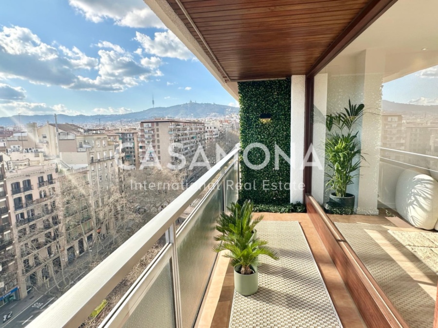 SOLD Luxurious apartment with panoramic views of the Sagrada Familia skyline.