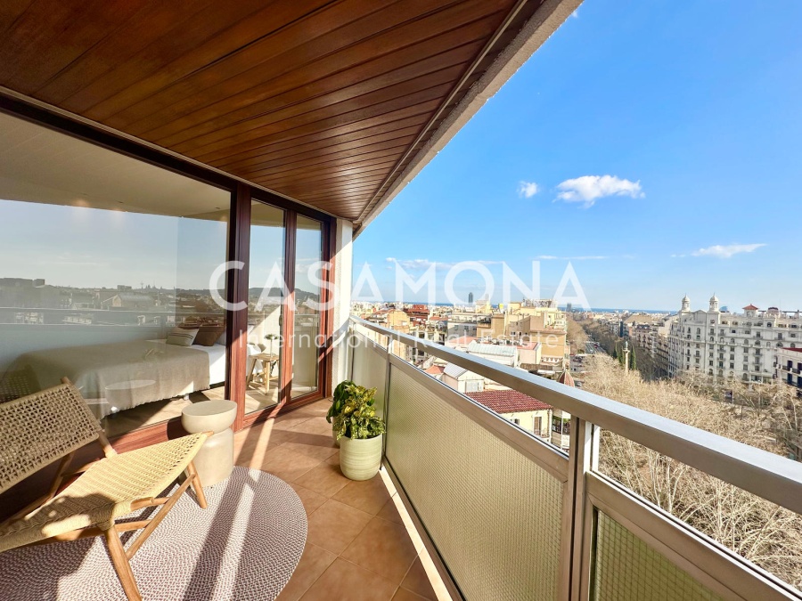 SOLD Luxurious apartment with panoramic views of the Sagrada Familia skyline.