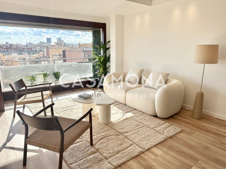 SOLD Luxurious apartment with panoramic views of the Sagrada Familia skyline.