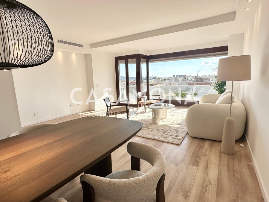 SOLD Luxurious apartment with panoramic views of the Sagrada Familia skyline.