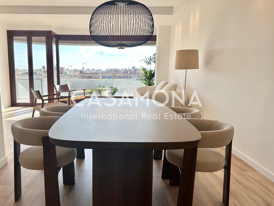 SOLD Luxurious apartment with panoramic views of the Sagrada Familia skyline.