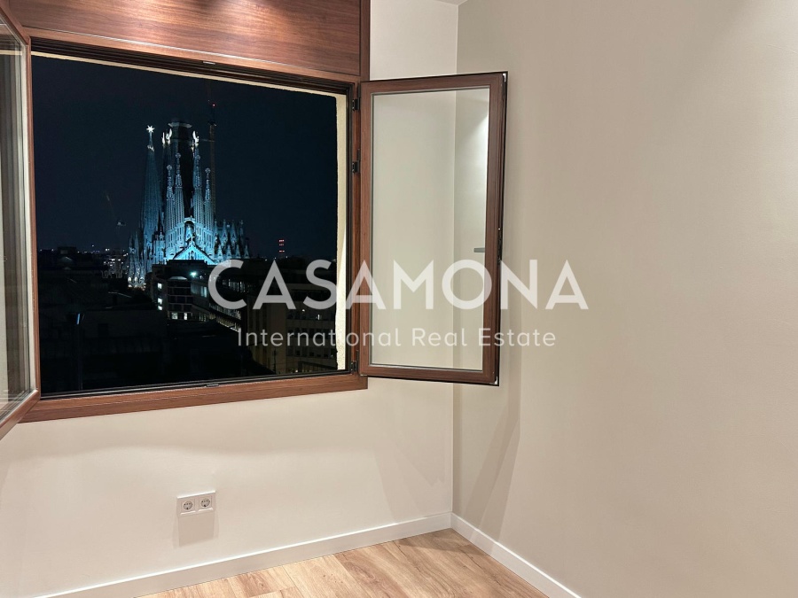 SOLD Luxurious apartment with panoramic views of the Sagrada Familia skyline.