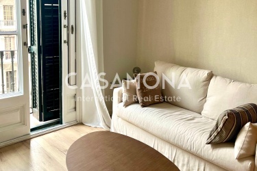 Helles Apartment mit 1 Schlafzimmer und Balkon an der Rambla de Catalunya