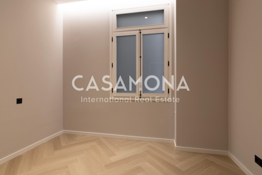 (VENUT) Apartament modern de 3 dormitoris i 2 banys totalment reformat amb balcó sobre una plaça a Via Laietana (VENUT) Apartament modern de 3 dormitoris i 2 banys totalment reformat amb balcó sobre una plaça a Via Laietana