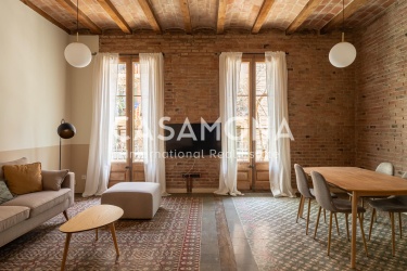 Apartament modern de 3 dormitoris amb balcons a Gràcia