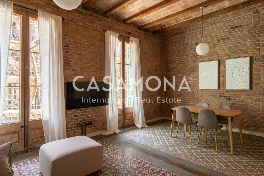 Apartament modern de 3 dormitoris amb balcons a Gràcia