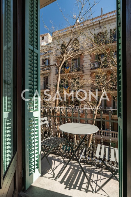 Moderne 3-Zimmer-Wohnung mit Balkon in Gracia Moderne 3-Zimmer-Wohnung mit Balkon in Gracia