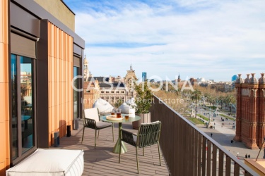 Iøynefallende penthouse-leilighet med stor terrasse og fantastisk utsikt