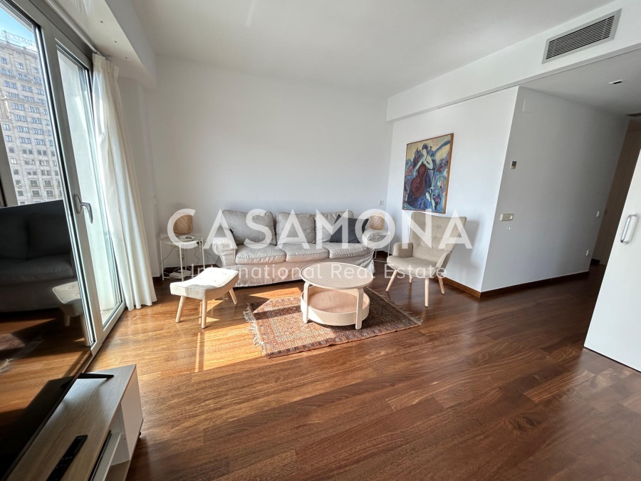 Bright Two Bedroom Apartment with Balconies and Elevator near Passeig de Gracia