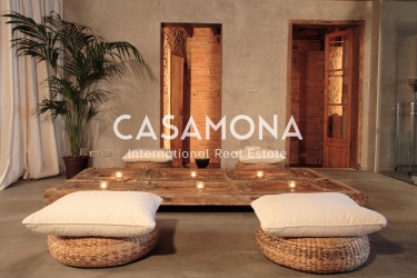 (SOLD) Stylish Designer Urban Retreat with Terrace in the Heart of the Gothic Quarter