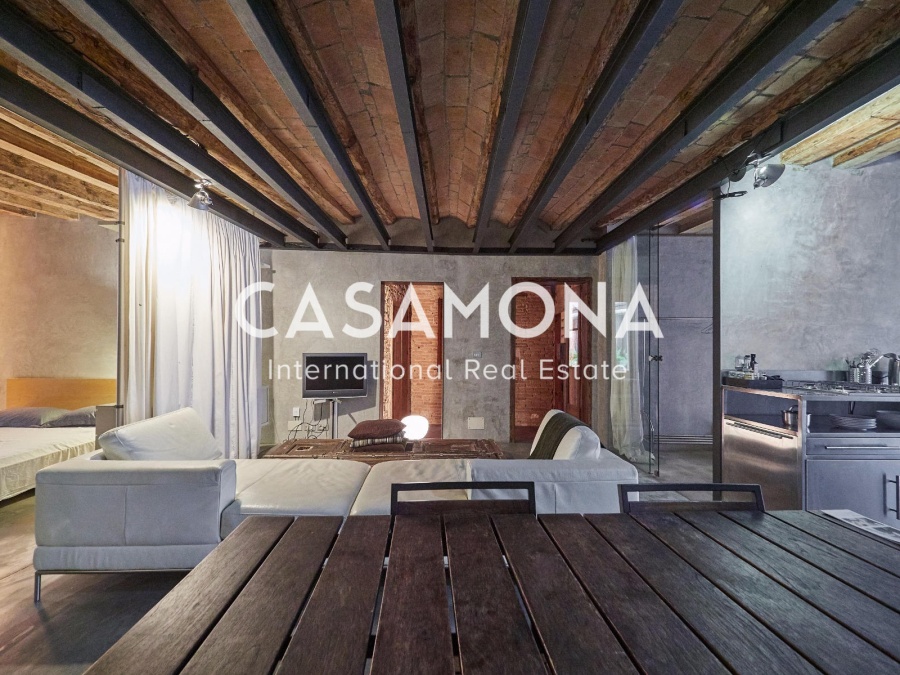 Elegante rifugio urbano di design con terrazza nel cuore del Barrio Gotico