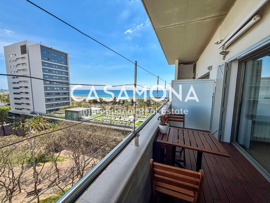 Appartement met 3 slaapkamers, dakterras en uitzicht op zee in Poblenou