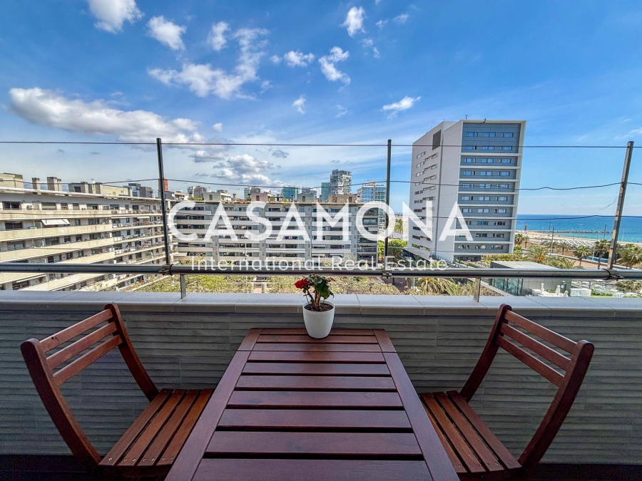 3-Bedroom Apartment with Rooftop Terrace and Sea Views in Poblenou