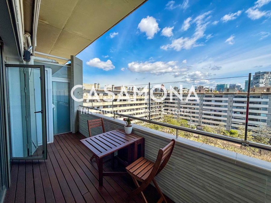 3-Bedroom Apartment with Rooftop Terrace and Sea Views in Poblenou