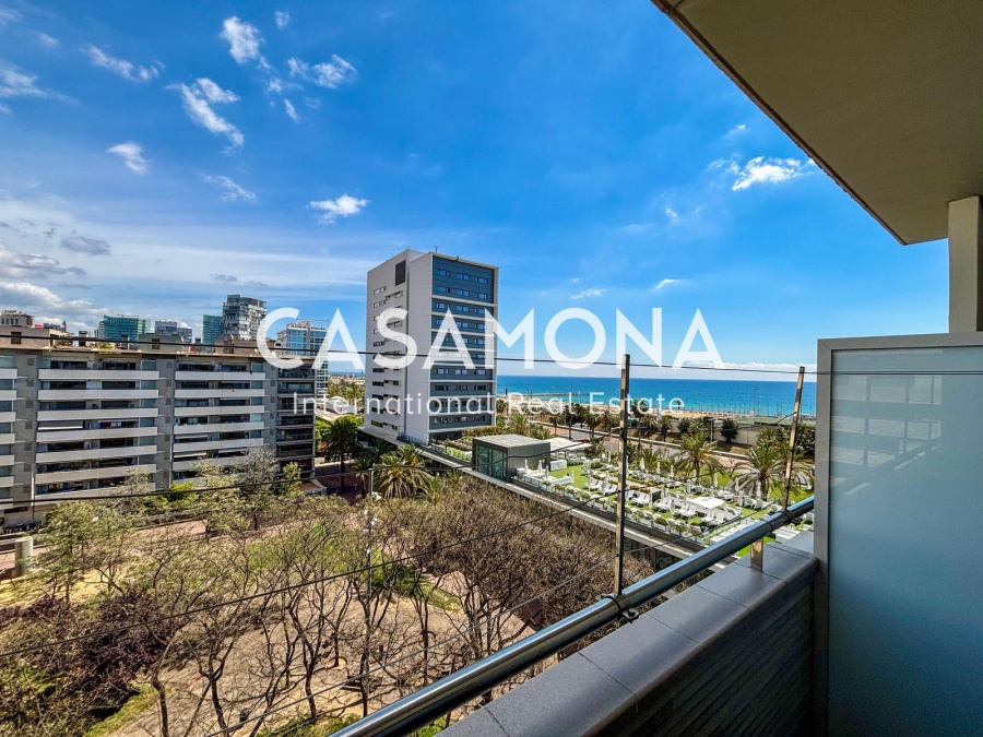 3-Bedroom Apartment with Rooftop Terrace and Sea Views in Poblenou