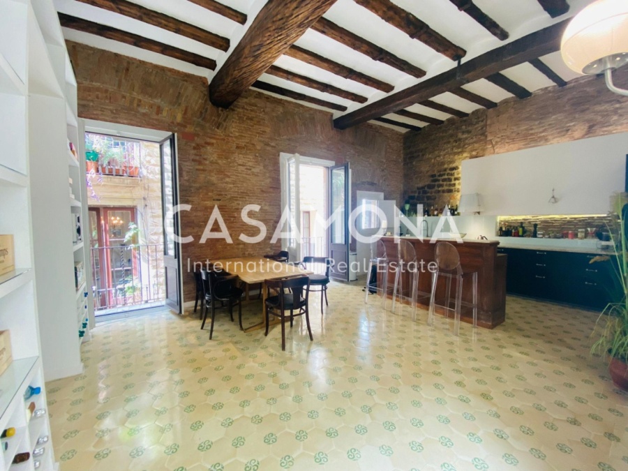 Appartement de style catalan élégant dans un palais historique à El Gotico