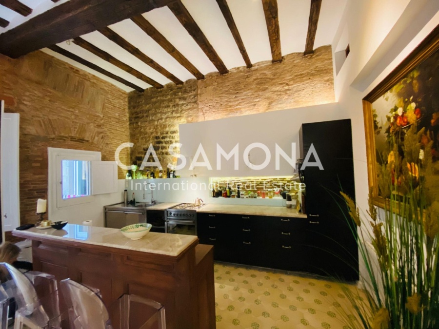 (SOLD) Elegant Catalan Style Apartment Inside A Historic Palace In El Gotico (SOLD) Elegant Catalan Style Apartment Inside A Historic Palace In El Gotico
