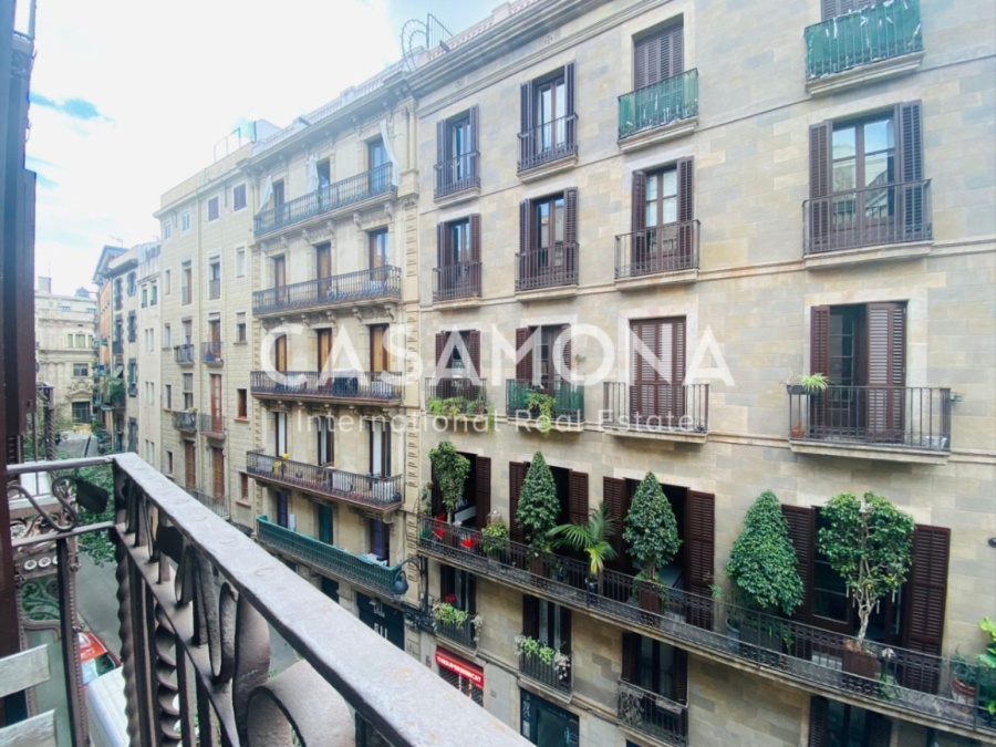 (SOLD) Elegant Catalan Style Apartment Inside A Historic Palace In El Gotico (SOLD) Elegant Catalan Style Apartment Inside A Historic Palace In El Gotico