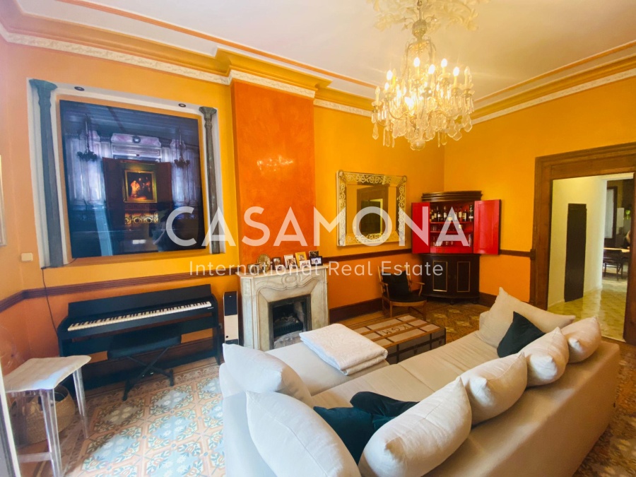 Appartement de style catalan élégant dans un palais historique à El Gotico