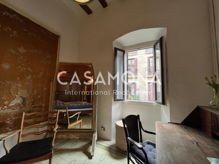 (SOLD) Elegant Catalan Style Apartment Inside A Historic Palace In El Gotico (SOLD) Elegant Catalan Style Apartment Inside A Historic Palace In El Gotico