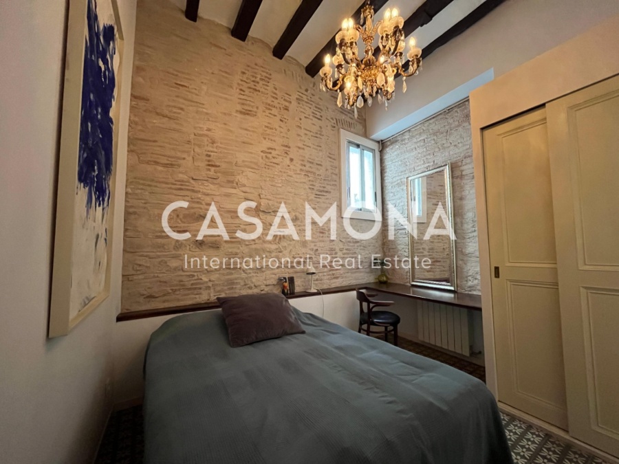 Elegante Katalanische Stilwohnung in einem historischen Palast im El Gotico