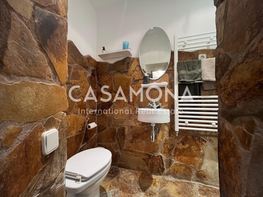 (SOLD) Elegant Catalan Style Apartment Inside A Historic Palace In El Gotico (SOLD) Elegant Catalan Style Apartment Inside A Historic Palace In El Gotico