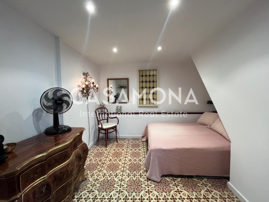 (SOLD) Elegant Catalan Style Apartment Inside A Historic Palace In El Gotico (SOLD) Elegant Catalan Style Apartment Inside A Historic Palace In El Gotico