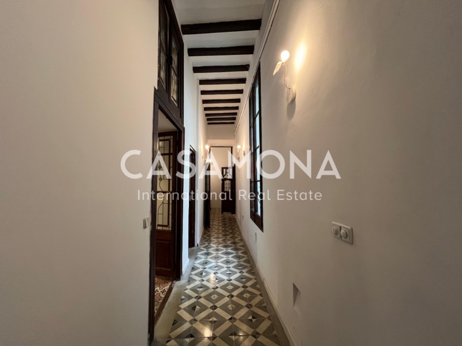 (SOLD) Elegant Catalan Style Apartment Inside A Historic Palace In El Gotico (SOLD) Elegant Catalan Style Apartment Inside A Historic Palace In El Gotico