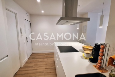 Appartement moderne entièrement rénové avec balcon dans un emplacement privilégié à Poblenou