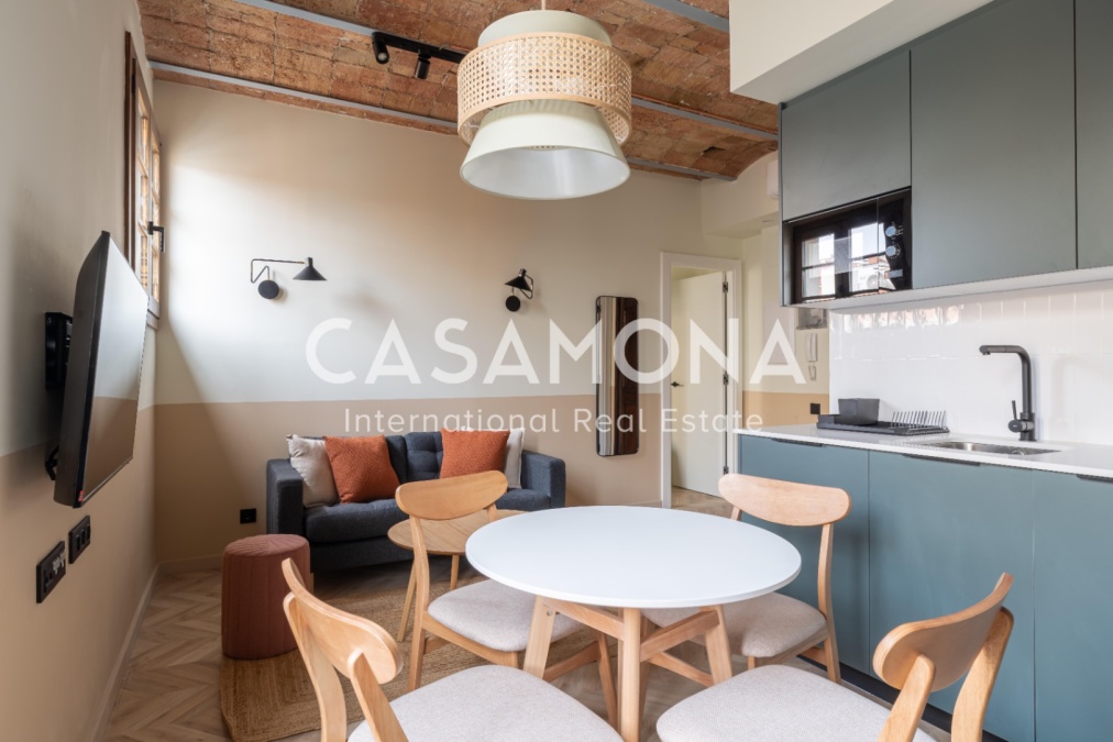 Apartament Lluminós i Totalment Renovat de 2 Habitacions al Poblenou