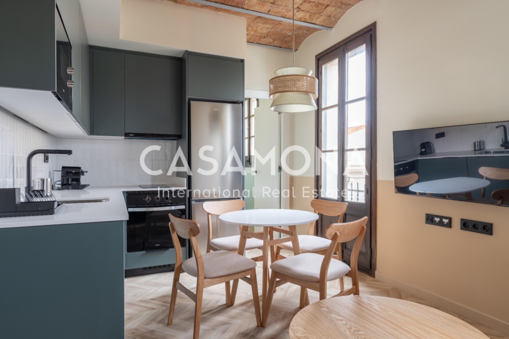 Apartament Lluminós i Totalment Renovat de 2 Habitacions al Poblenou