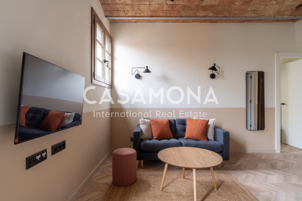 Apartament Lluminós i Totalment Renovat de 2 Habitacions al Poblenou