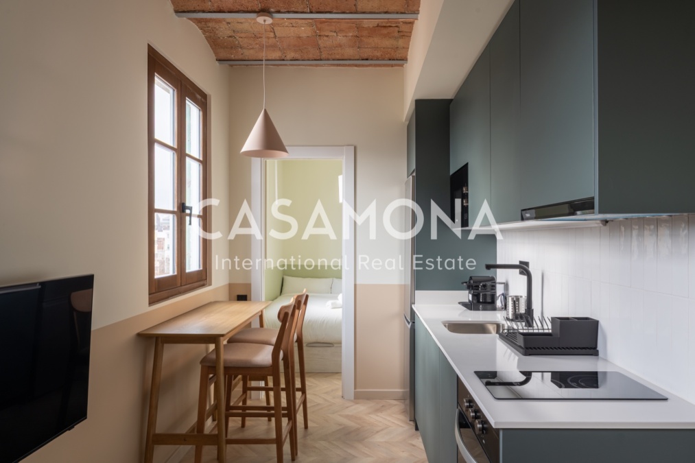 Modern, Fully Renovated 2-Bedroom Apartment in Poble Nou 