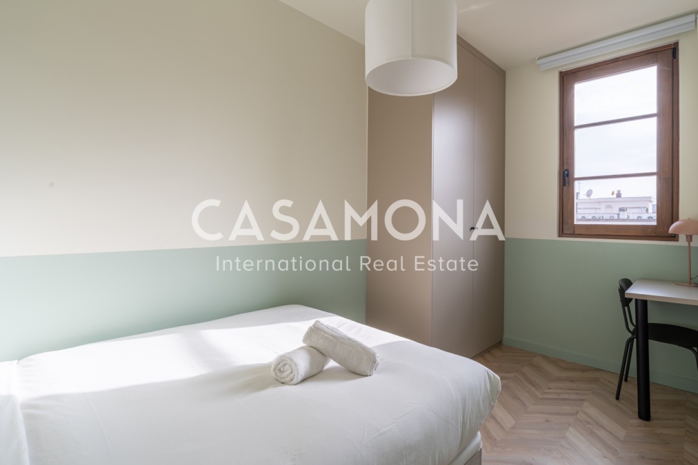 Modern, Fully Renovated 2-Bedroom Apartment in Poble Nou 