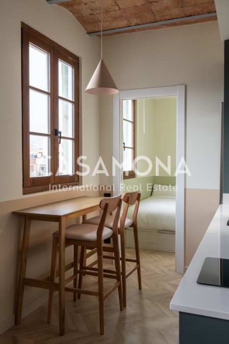 Modern, Fully Renovated 2-Bedroom Apartment in Poble Nou 