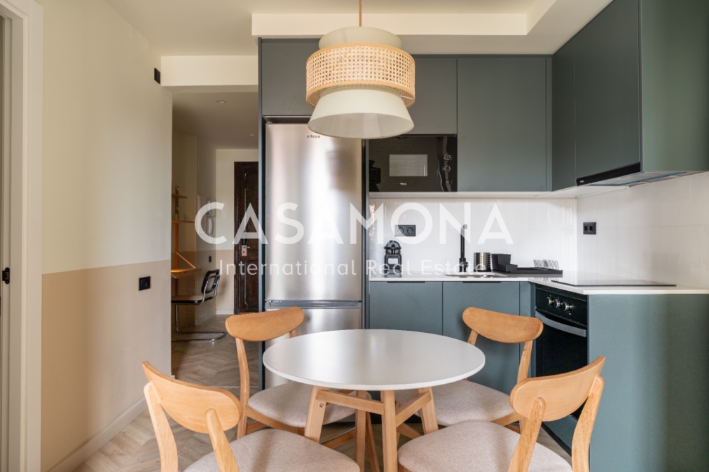 Luminoso y totalmente renovado apartamento de 3 dormitorios en Poble Nou Luminoso y totalmente renovado apartamento de 3 dormitorios en Poble Nou