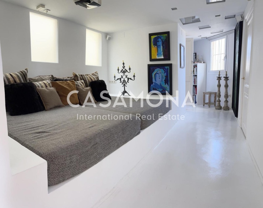 Àtic increïble amb vistes a Barcelona i una enorme terrassa privada Àtic increïble amb vistes a Barcelona i una enorme terrassa privada