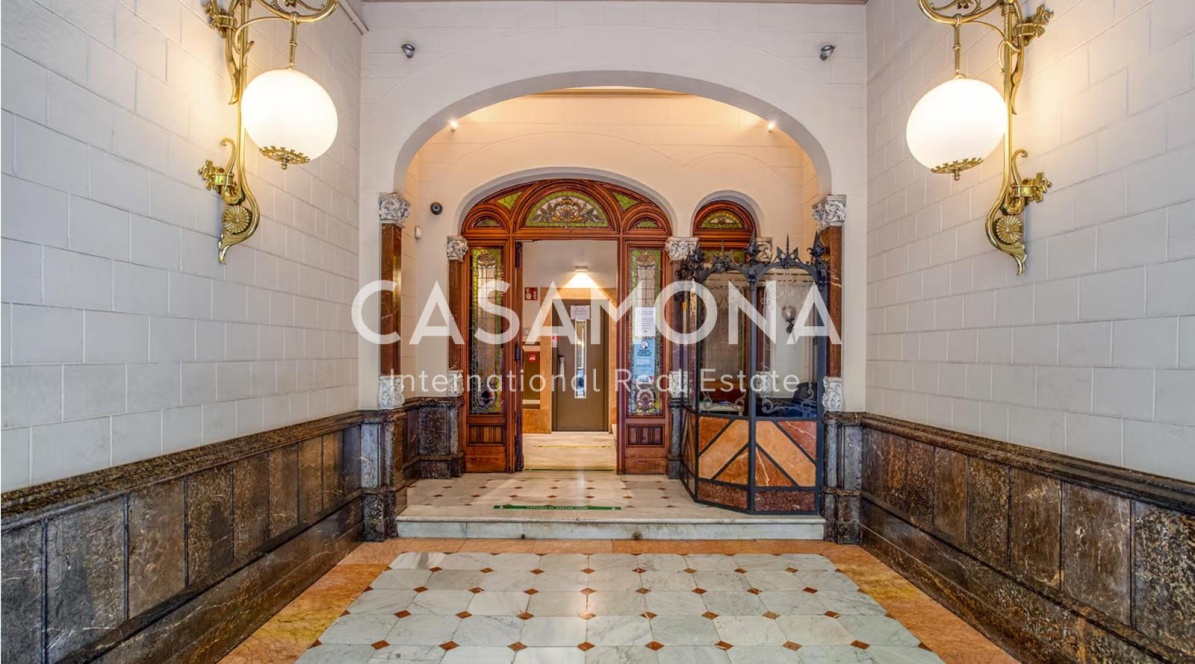 Àtic increïble amb vistes a Barcelona i una enorme terrassa privada Àtic increïble amb vistes a Barcelona i una enorme terrassa privada
