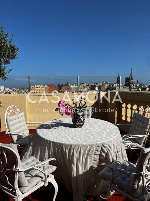 Àtic increïble amb vistes a Barcelona i una enorme terrassa privada Àtic increïble amb vistes a Barcelona i una enorme terrassa privada
