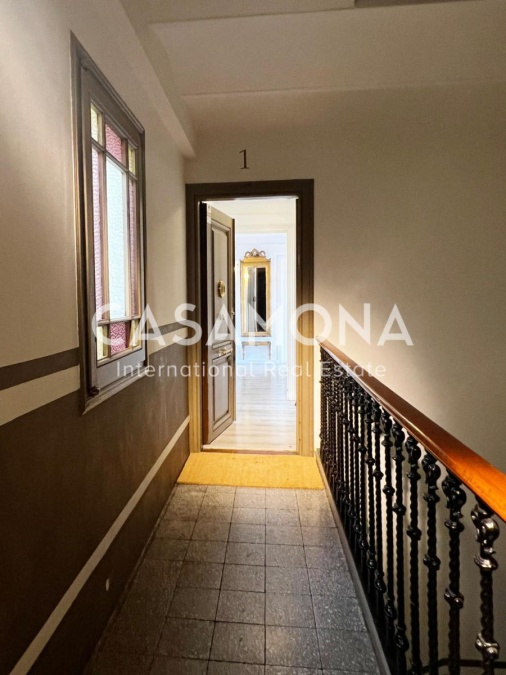 Àtic increïble amb vistes a Barcelona i una enorme terrassa privada Àtic increïble amb vistes a Barcelona i una enorme terrassa privada