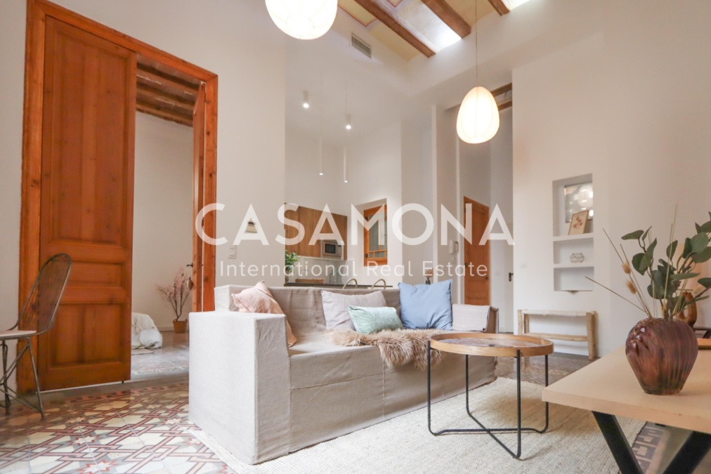 Appartement de Designer de 2 Chambres dans le Quartier Gothique avec Hauts Plafonds et Terrasse Privée Appartement de Designer de 2 Chambres dans le Quartier Gothique avec Hauts Plafonds et Terrasse Privée