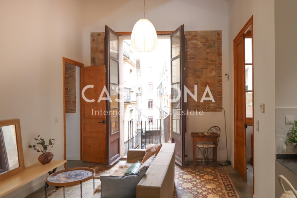 Appartement de Designer de 2 Chambres dans le Quartier Gothique avec Hauts Plafonds et Terrasse Privée Appartement de Designer de 2 Chambres dans le Quartier Gothique avec Hauts Plafonds et Terrasse Privée