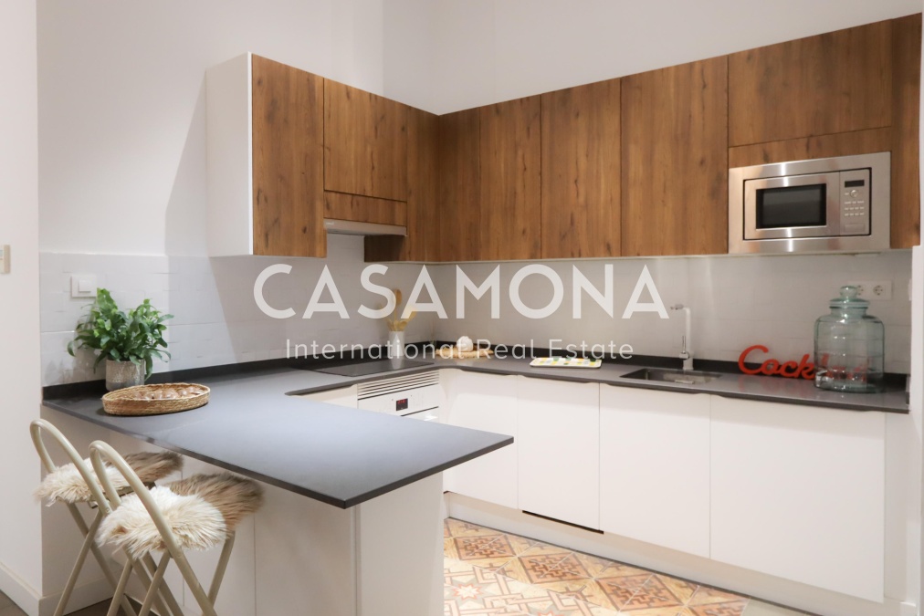 Appartement de Designer de 2 Chambres dans le Quartier Gothique avec Hauts Plafonds et Terrasse Privée Appartement de Designer de 2 Chambres dans le Quartier Gothique avec Hauts Plafonds et Terrasse Privée