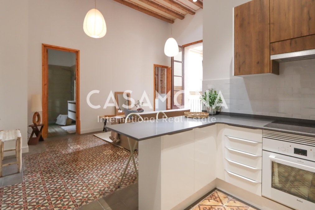 Appartement de Designer de 2 Chambres dans le Quartier Gothique avec Hauts Plafonds et Terrasse Privée Appartement de Designer de 2 Chambres dans le Quartier Gothique avec Hauts Plafonds et Terrasse Privée