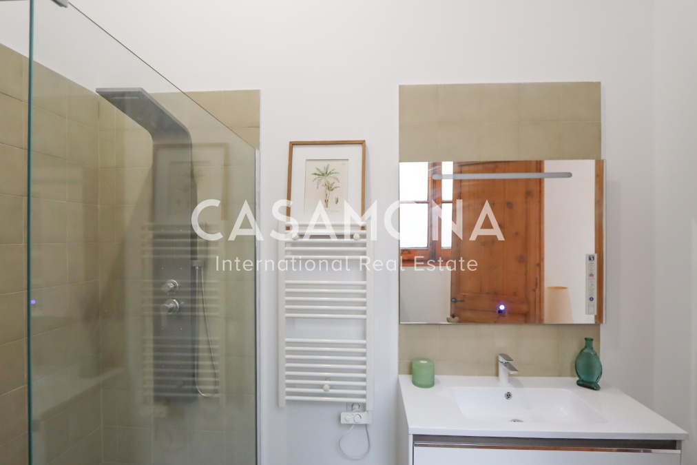 Appartement de Designer de 2 Chambres dans le Quartier Gothique avec Hauts Plafonds et Terrasse Privée Appartement de Designer de 2 Chambres dans le Quartier Gothique avec Hauts Plafonds et Terrasse Privée